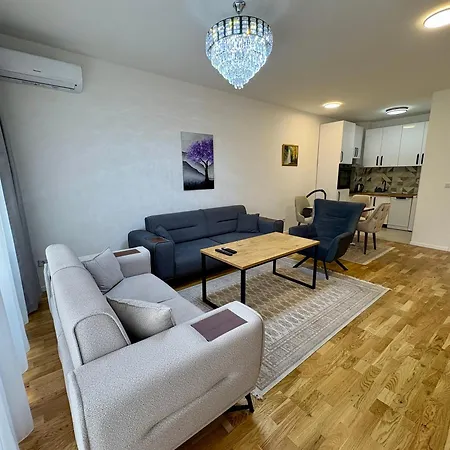 Aura, * Saraievo